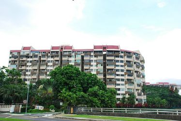 Lakepoint Condominium
